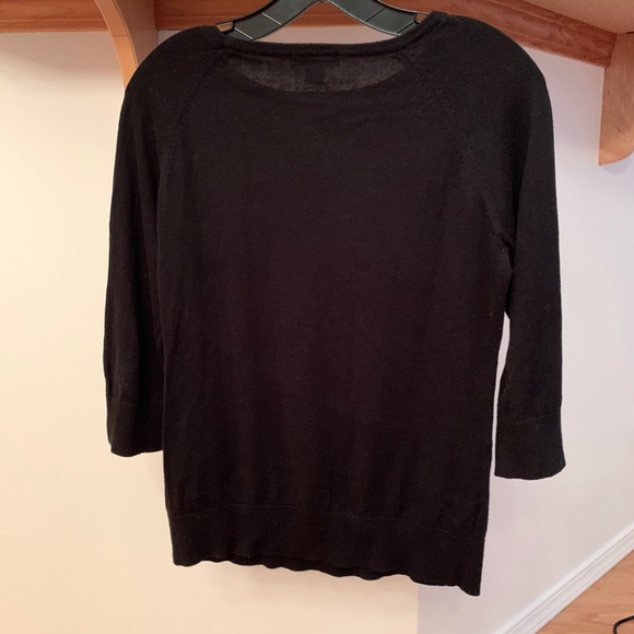 Simple Black Crew Neck Sweater w Quarter Sleeves - Picture 4 of 6